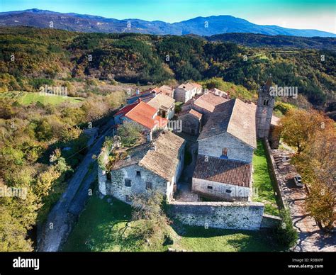 worlds smallest village|Hum, Istria: Smallest city in the world .